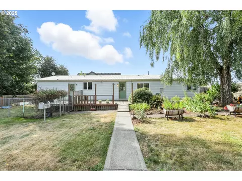 126 W 15th St, La Center, WA 98629