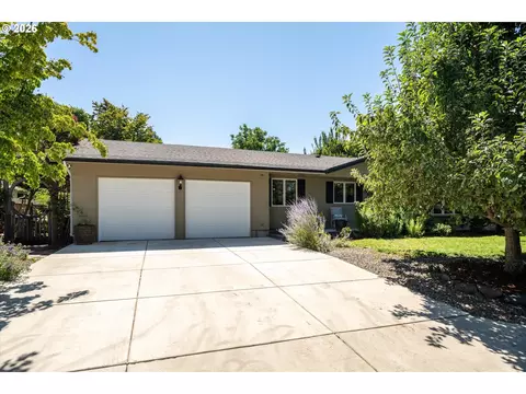 Exterior - 619 Blackstone St, Springfield, OR 97477 photo 1 of 10
