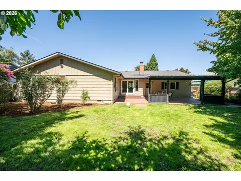 Exterior - 619 Blackstone St, Springfield, OR 97477 photo 7 of 10