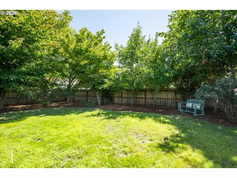 Exterior - 619 Blackstone St, Springfield, OR 97477 photo 10 of 10