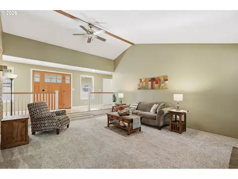 Living - 37845 Shenandoah Loop, Springfield, OR 97478 photo 3 of 6
