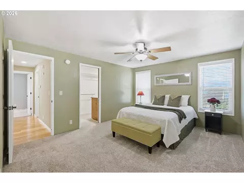 Bedroom - 37845 Shenandoah Loop, Springfield, OR 97478 photo 2 of 5