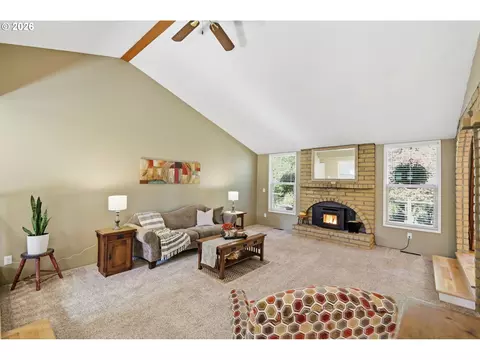 Living - 37845 Shenandoah Loop, Springfield, OR 97478 photo 1 of 6