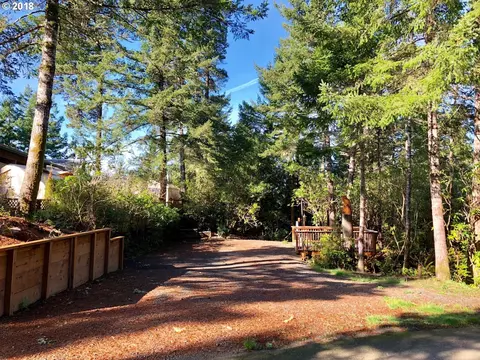 48 Easy St, Florence, OR 97439 photo 1