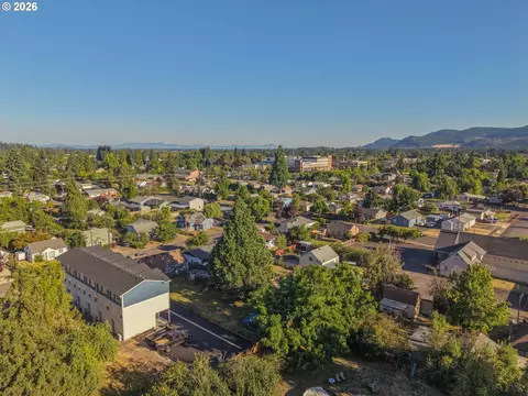 View/Area - 505 17th St, Springfield, OR 97477 photo 3 of 5