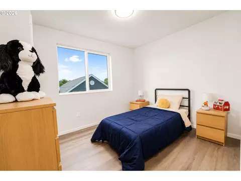 Bedroom - 505 17th St, Springfield, OR 97477 photo 1 of 4