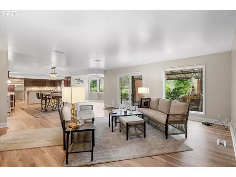 Living - 113 Walnut Dr, Rogue River, OR 97537 photo 2 of 2