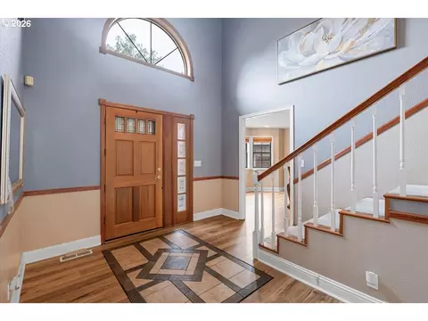 Entry Way - 113 Walnut Dr, Rogue River, OR 97537 photo 2 of 3