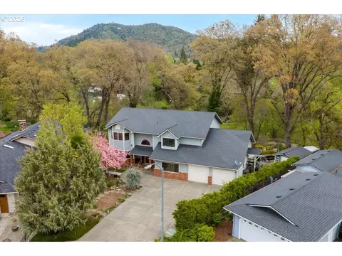 View/Area - 113 Walnut Dr, Rogue River, OR 97537 photo 1 of 1