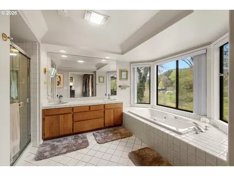 Bath - 113 Walnut Dr, Rogue River, OR 97537 photo 1 of 2