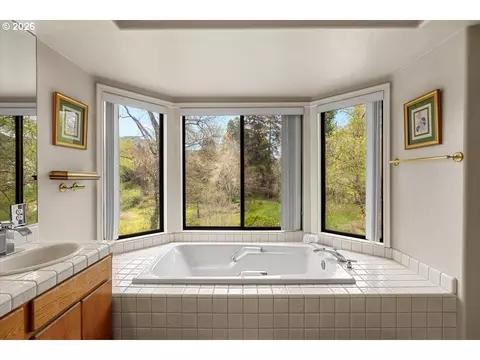 Bath - 113 Walnut Dr, Rogue River, OR 97537 photo 2 of 2