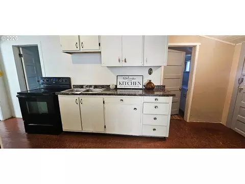 Kitchen - 930 C Ave, Powers, OR 97466 photo 2 of 2