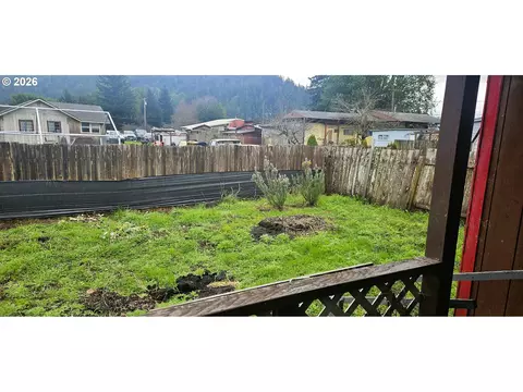 Exterior - 930 C Ave, Powers, OR 97466 photo 3 of 3