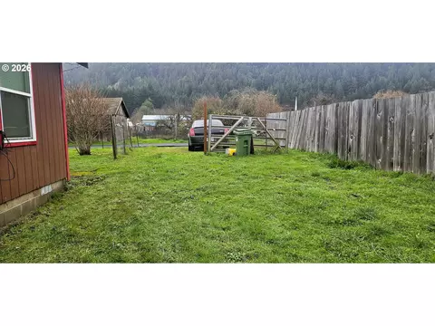 Exterior - 930 C Ave, Powers, OR 97466 photo 1 of 3