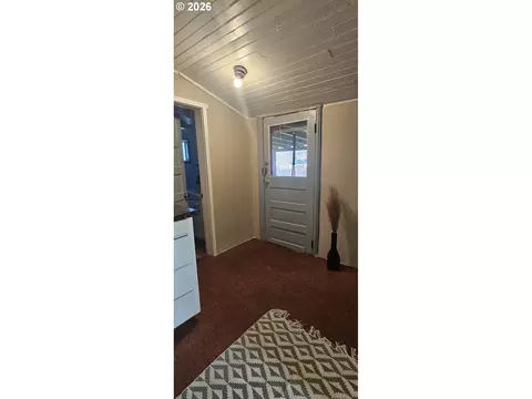 Entry Way - 930 C Ave, Powers, OR 97466 photo 1 of 1
