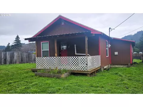 930 C Ave, Powers, OR 97466