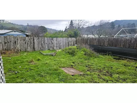 Exterior - 930 C Ave, Powers, OR 97466 photo 2 of 3