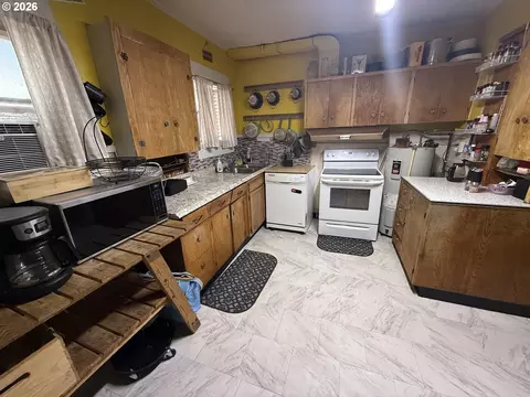 Kitchen - 618 S Main St, Pendleton, OR 97801 photo 1 of 2