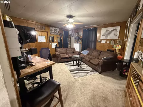 Living - 618 S Main St, Pendleton, OR 97801 photo 1 of 1