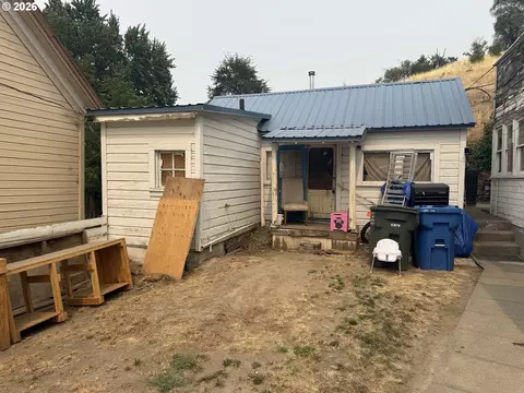 Exterior - 618 S Main St, Pendleton, OR 97801 photo 2 of 6