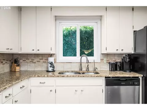 32120 Coburg Bottom Loop Rd, Eugene, OR 97408 photo 10