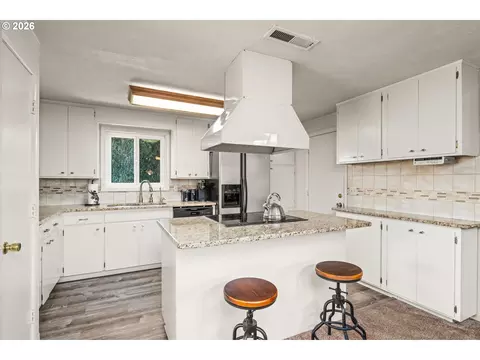 32120 Coburg Bottom Loop Rd, Eugene, OR 97408 photo 9