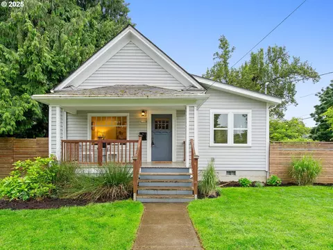 1104 SE Miller St, Portland, OR 97202
