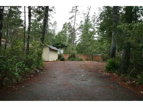 260 Outer Dr, Florence, OR 97439 photo 1