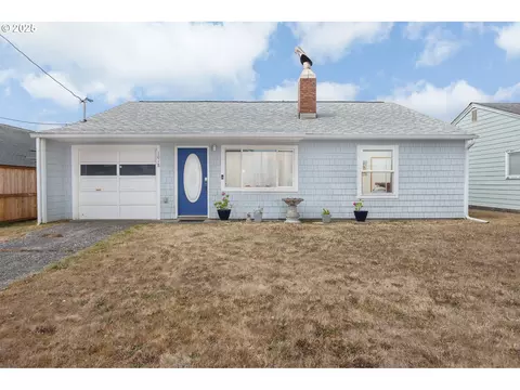 1018 SW Elizabeth St, Newport, OR 97365