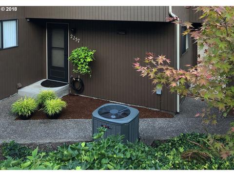 2257 Ridgeway Dr, Eugene, OR 97401 photo 1