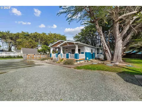 87158 Jupiter Ln, Bandon, OR 97411