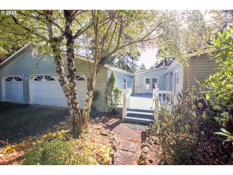 216 Munsel Creek Loop, Florence, OR 97439