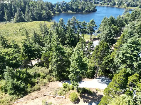 Eighth St, Langlois, OR 97450