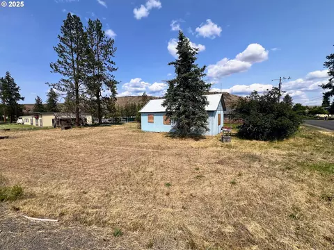 605 W 7th St, Wallowa, OR 97885