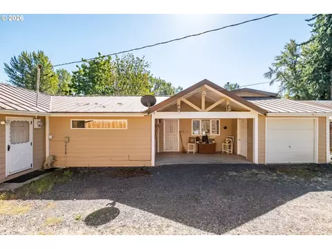 1054 N River Dr, Sweet Home, OR 97386