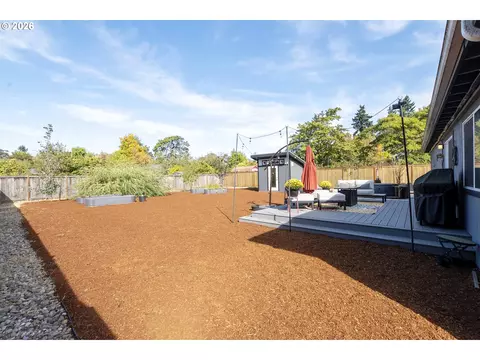 Exterior - 1161 W 18th Ave, Eugene, OR 97402 photo 7 of 8