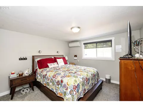 Bedroom - 1161 W 18th Ave, Eugene, OR 97402 photo 3 of 4