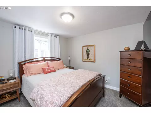 Bedroom - 1161 W 18th Ave, Eugene, OR 97402 photo 1 of 4
