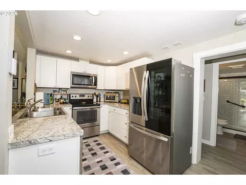 Kitchen - 1161 W 18th Ave, Eugene, OR 97402 photo 2 of 2