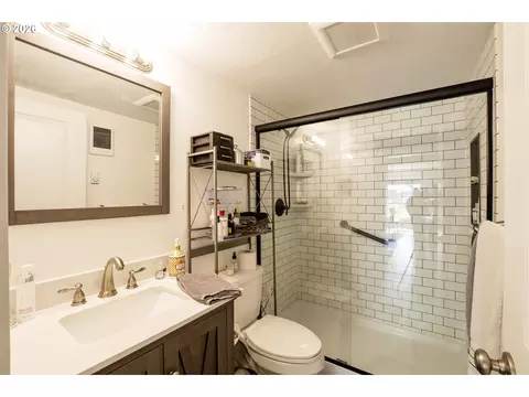Bath - 1161 W 18th Ave, Eugene, OR 97402 photo 2 of 2