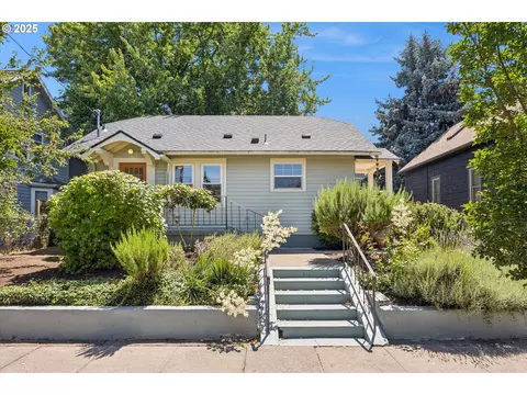 1022 NE Roselawn St, Portland, OR 97211