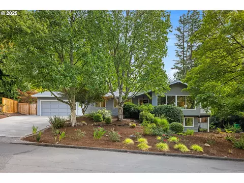 3644 SW 48th Pl, Portland, OR 97221