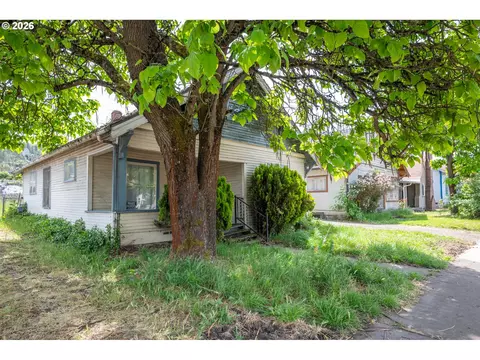 1313 SE Pine St, Roseburg, OR 97470