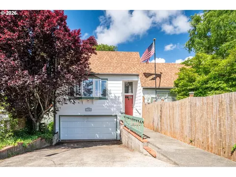 1750 Lincoln Rd, Coos Bay, OR 97420