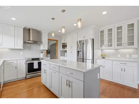 Kitchen - 2350 NW 26th Ave, Camas, WA 98607 photo 7 of 8