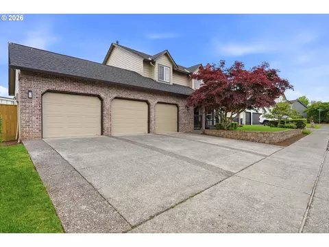 Exterior - 2350 NW 26th Ave, Camas, WA 98607 photo 2 of 11