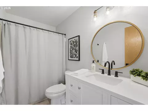 Bath - 2350 NW 26th Ave, Camas, WA 98607 photo 4 of 4
