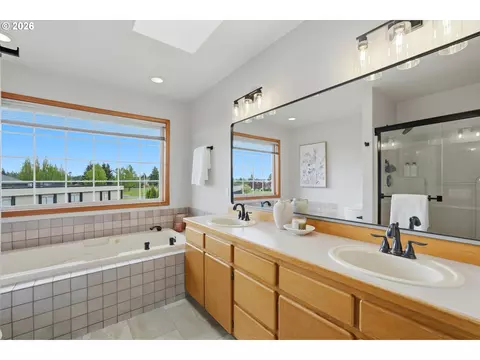 Bath - 2350 NW 26th Ave, Camas, WA 98607 photo 2 of 4