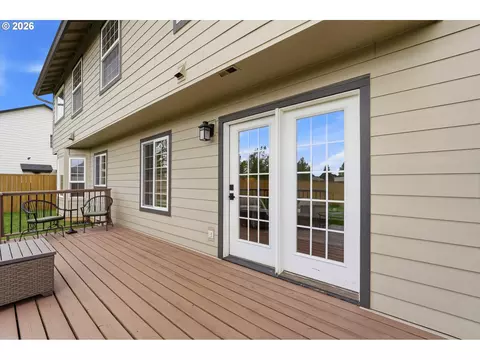 Exterior - 2350 NW 26th Ave, Camas, WA 98607 photo 6 of 11