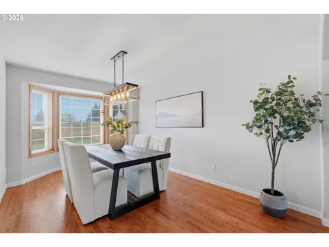 Dining - 2350 NW 26th Ave, Camas, WA 98607 photo 1 of 2